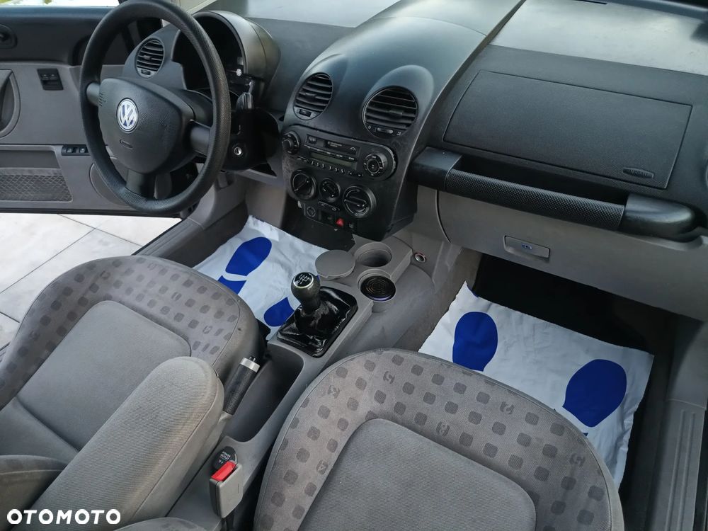Volkswagen New Beetle - 16