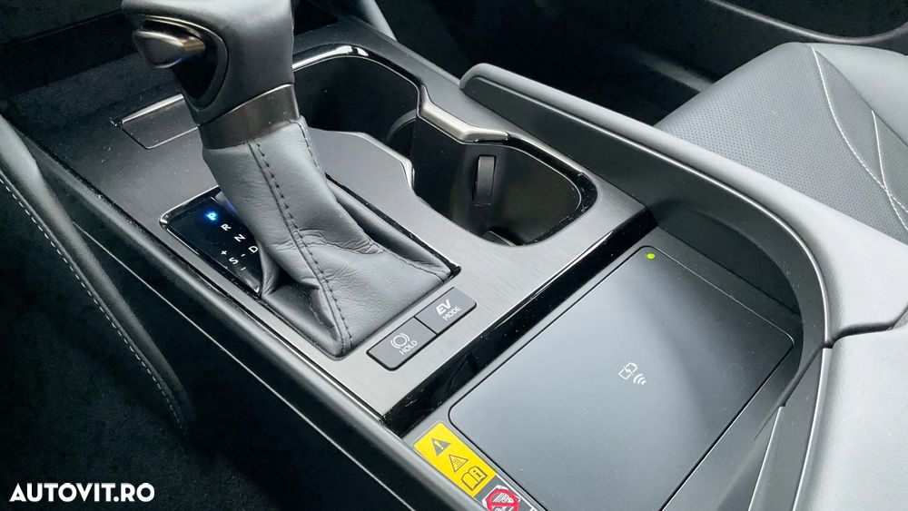 Lexus Seria ES 300h 2.5 TNGA HV 25H- 4X2 CVT Luxury - 34