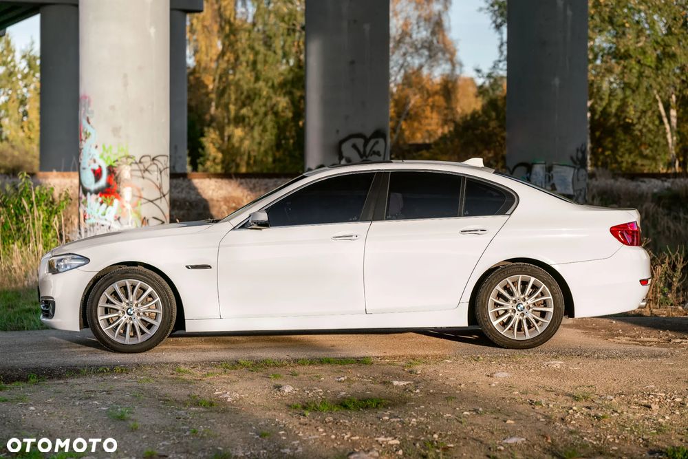 BMW Seria 5 528i xDrive Luxury Line - 4