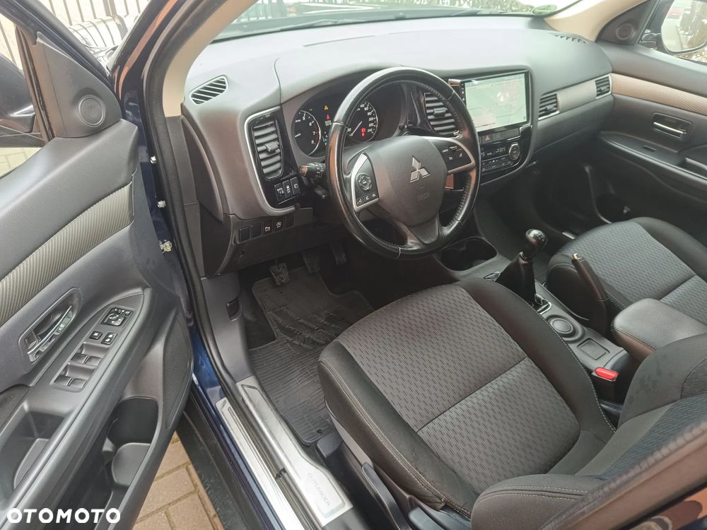 Mitsubishi Outlander 2.0 Invite + 2WD - 21