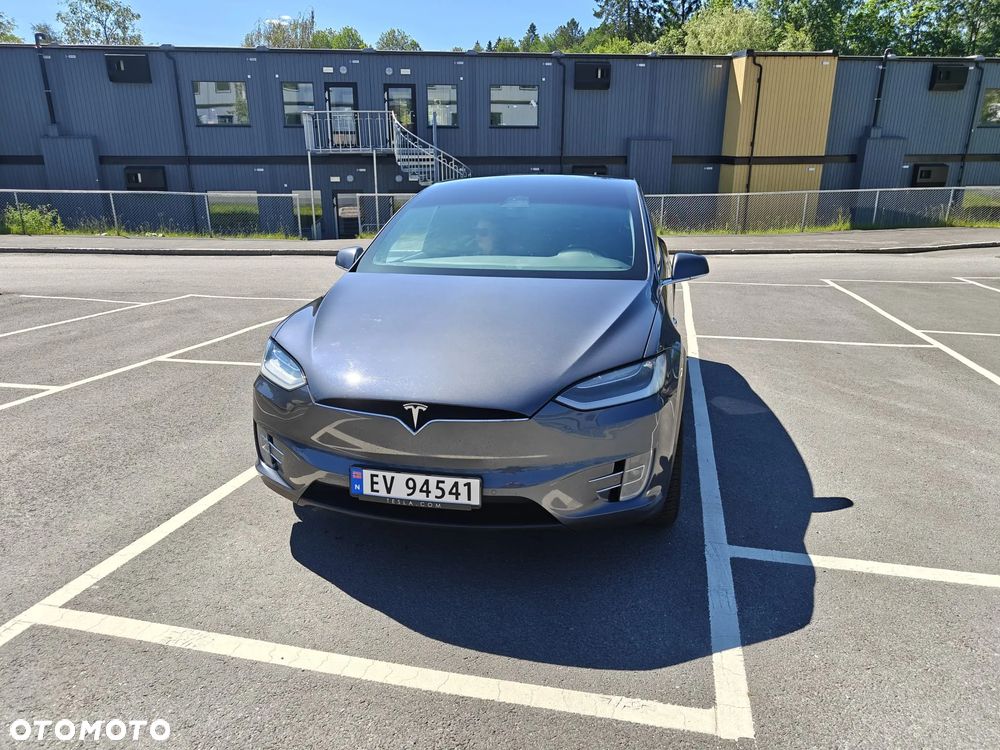 Tesla Model X - 9