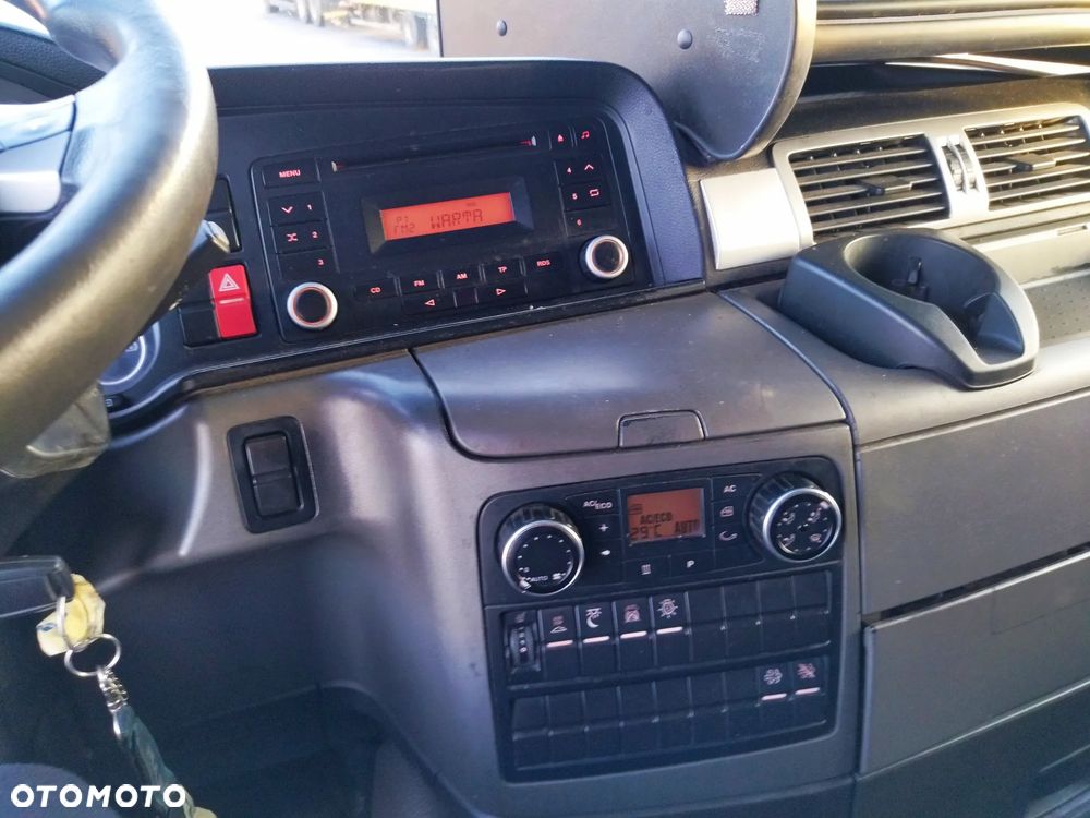 MAN TGL 12.250 4X2 BL - 23