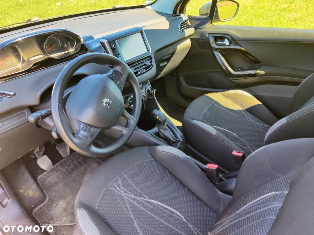 Peugeot 208 - 24