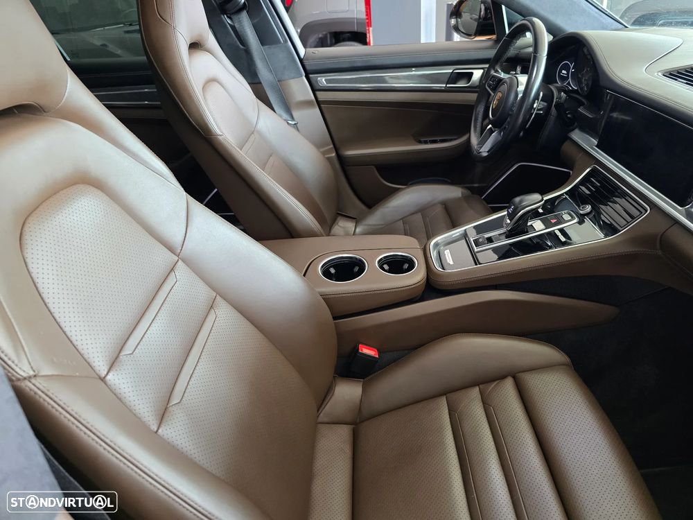 Porsche Panamera 4 E-Hybrid - 35