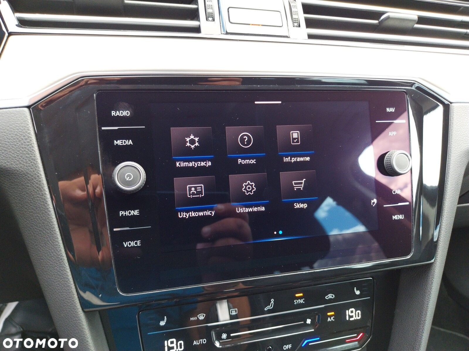 Volkswagen Passat 2.0 TDI Elegance DSG - 20
