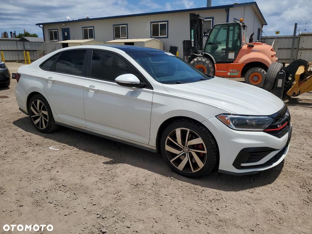 Volkswagen Jetta - 1