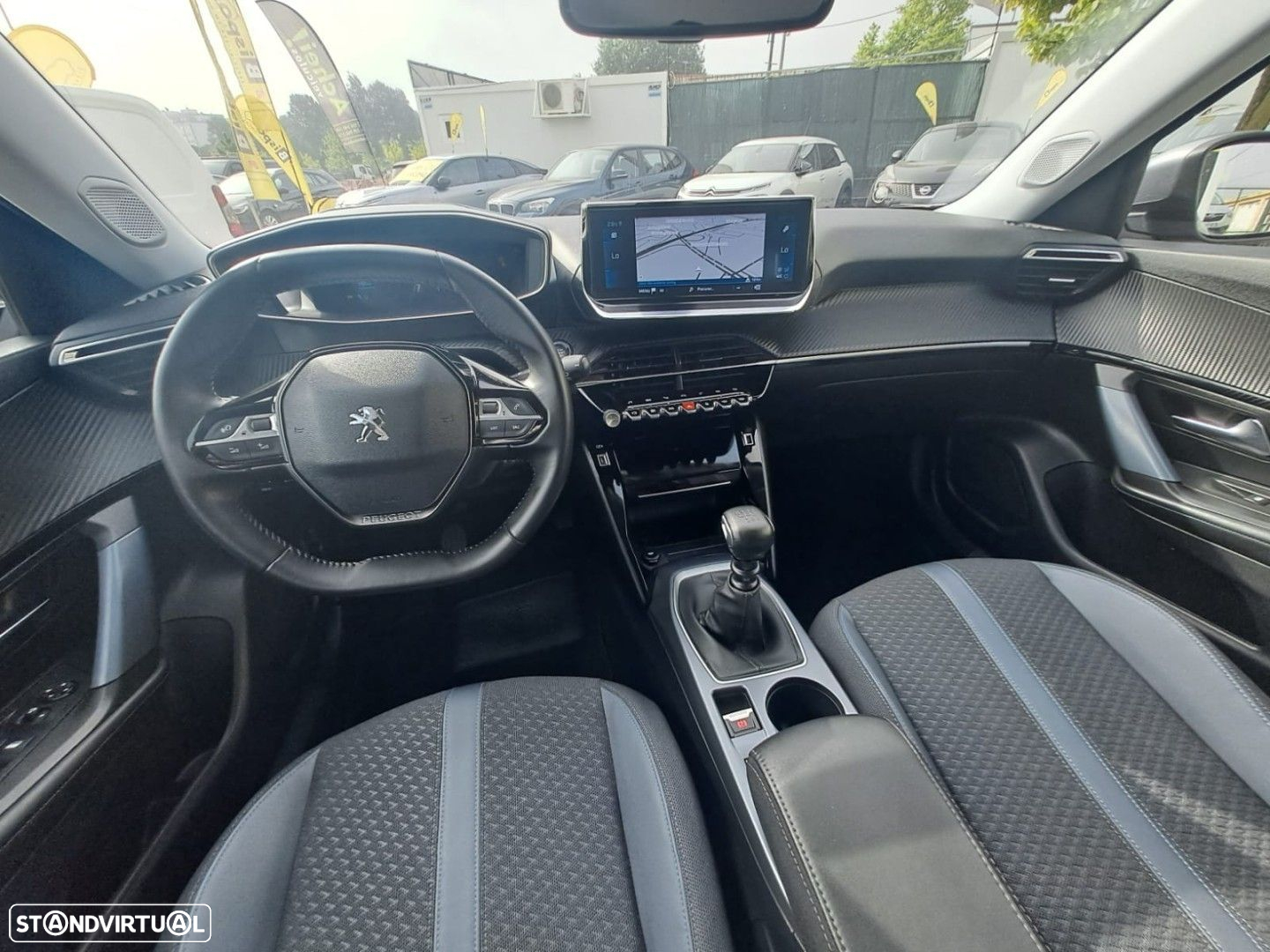 Peugeot 2008 1.2 PureTech Allure - 12