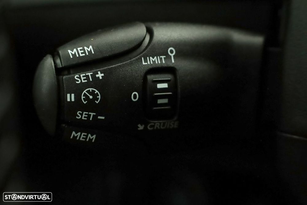 Peugeot 2008 1.2 PureTech Allure - 17