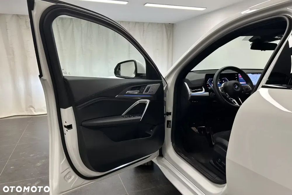 BMW iX2 eDrive20 66.5kWh M Sport - 23