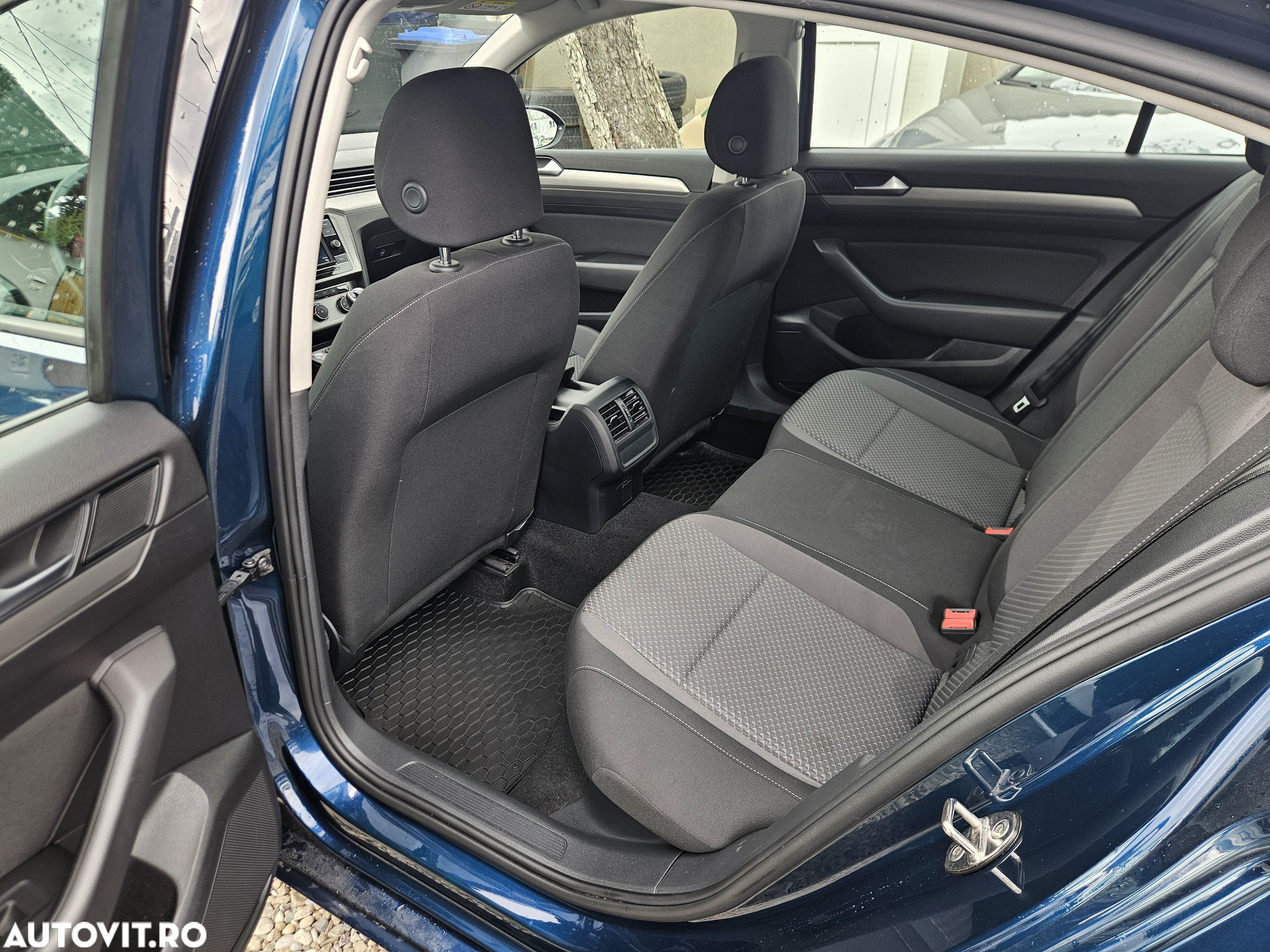 Volkswagen Passat 2.0 TDI Trendline - 12
