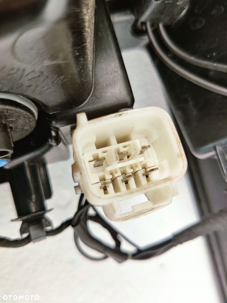 Lampa LED lewa tył MG4 EV - 6