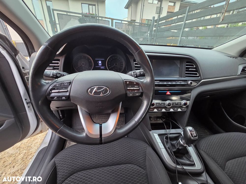 Hyundai Elantra ver-1-6-mpi-highway - 9