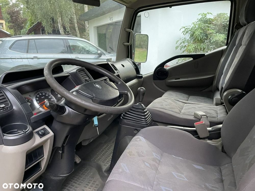 Renault Maxity - 9