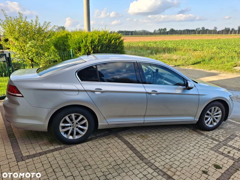 Volkswagen Passat 2.0 TDI (BlueMotion Technology) Trendline - 9