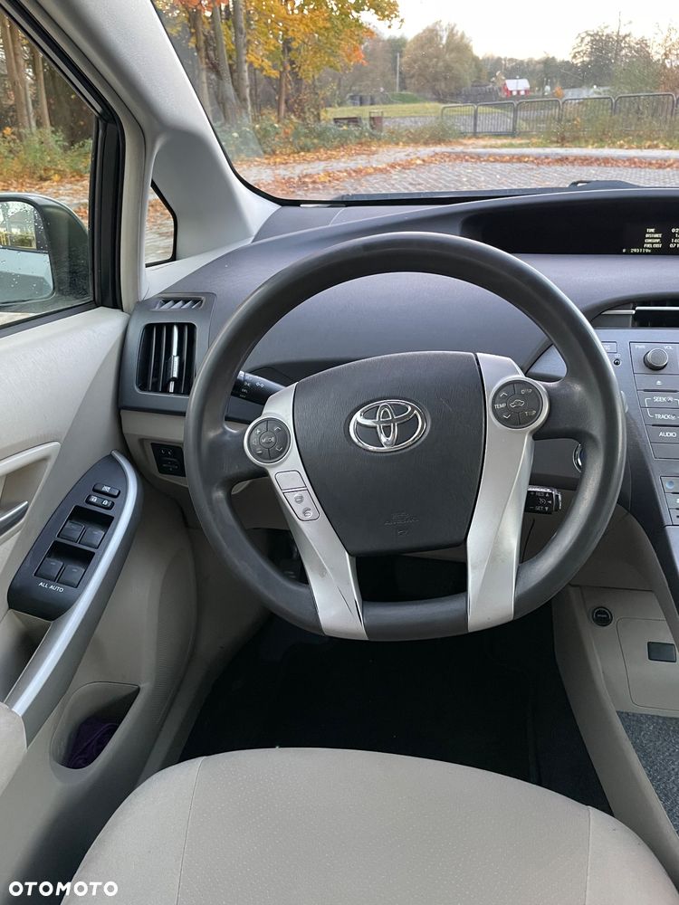 Toyota Prius (Hybrid) Executive - 20