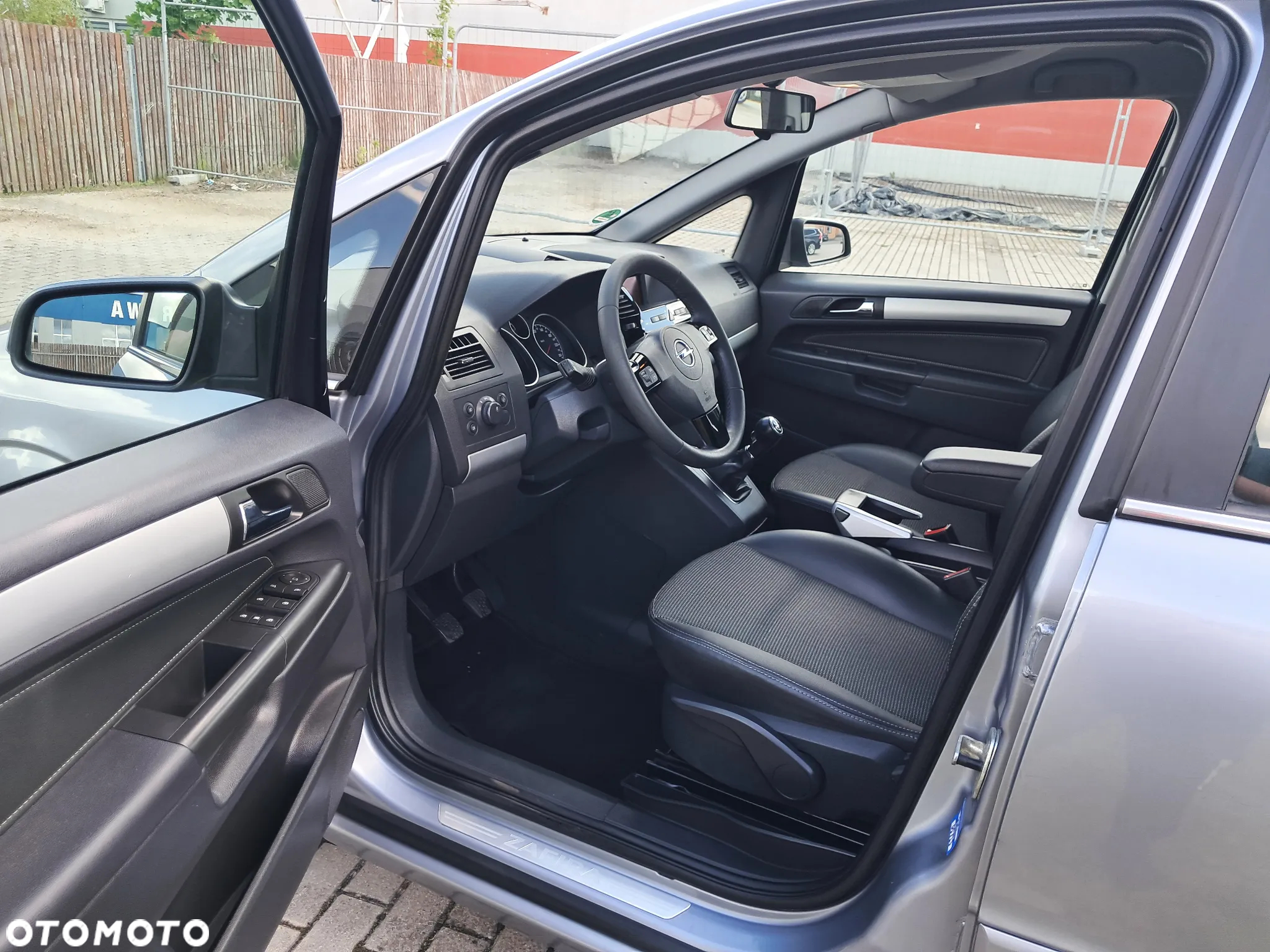 Opel Zafira 1.8 Cosmo - 11
