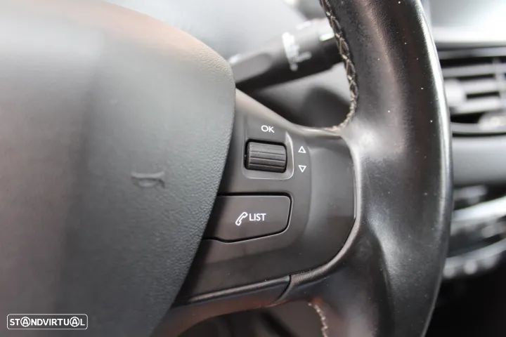 Peugeot 2008 1.2 PureTech Allure - 28