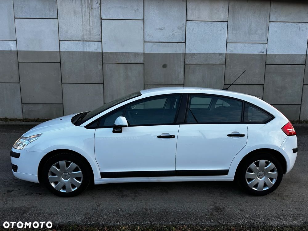 Citroën C4 1.4 16V Style - 2