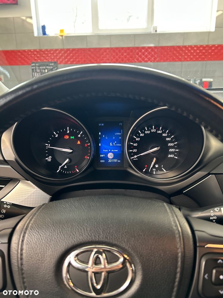 Toyota Avensis 2.0 D-4D Premium - 16