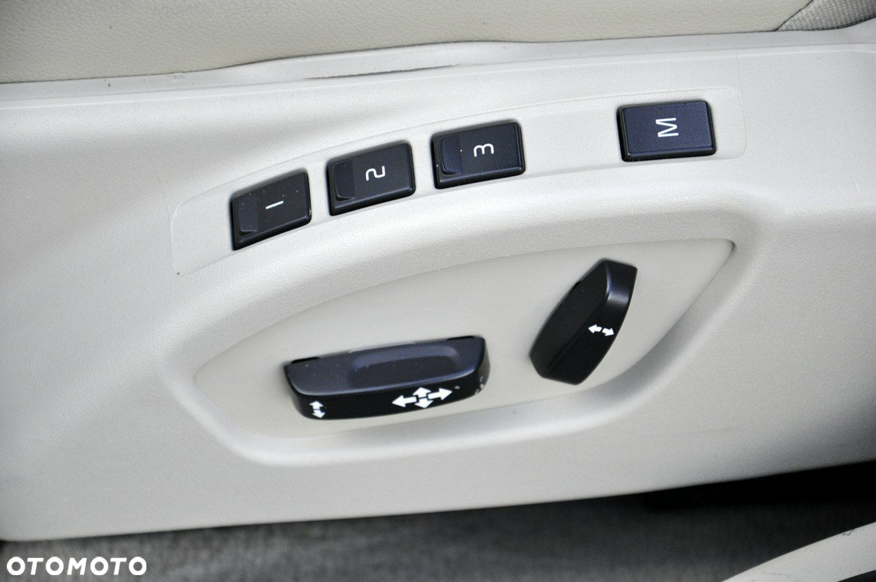 Volvo XC 60 T5 AWD Momentum - 24