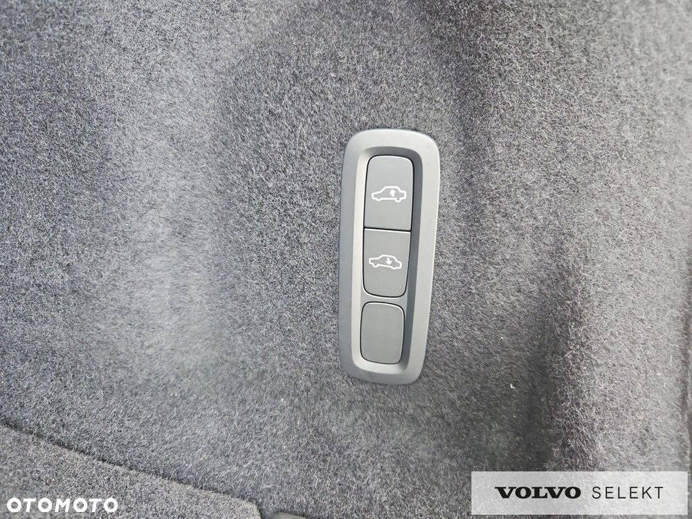 Volvo XC 60 T8 AWD Plug-in Hybrid Plus Dark - 31