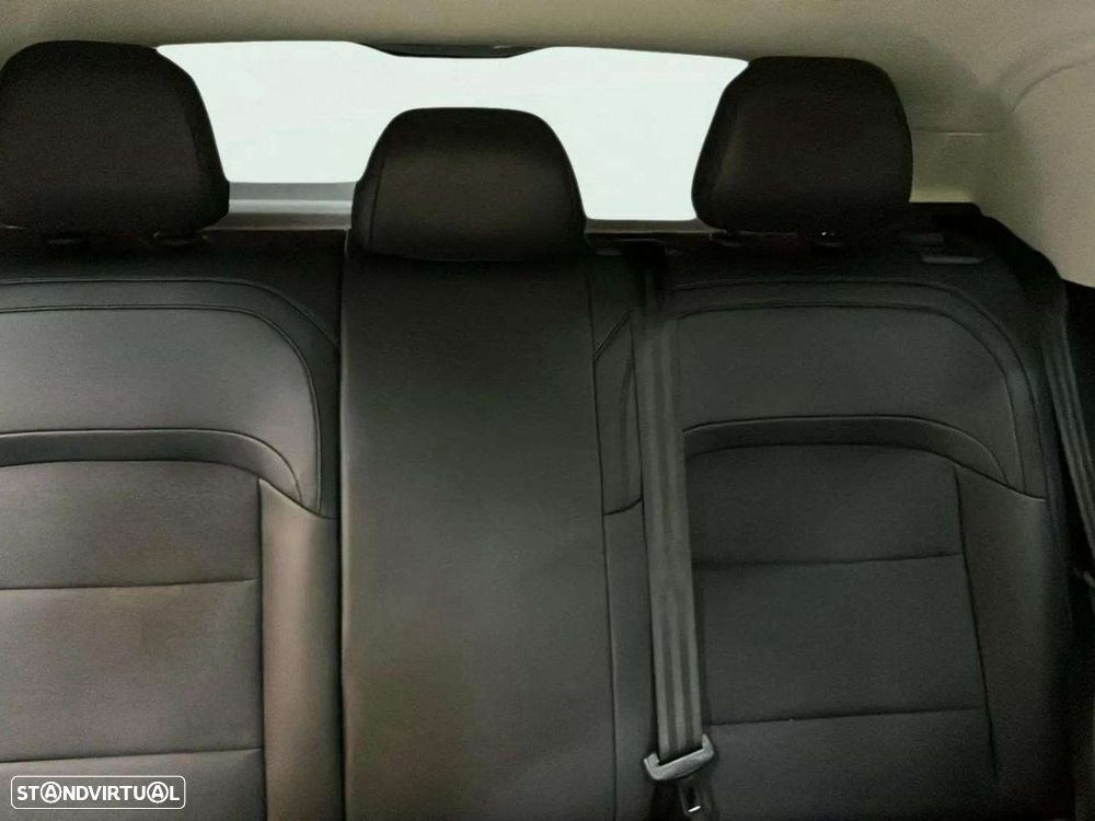 MG MG4 64 kWh Luxury - 14