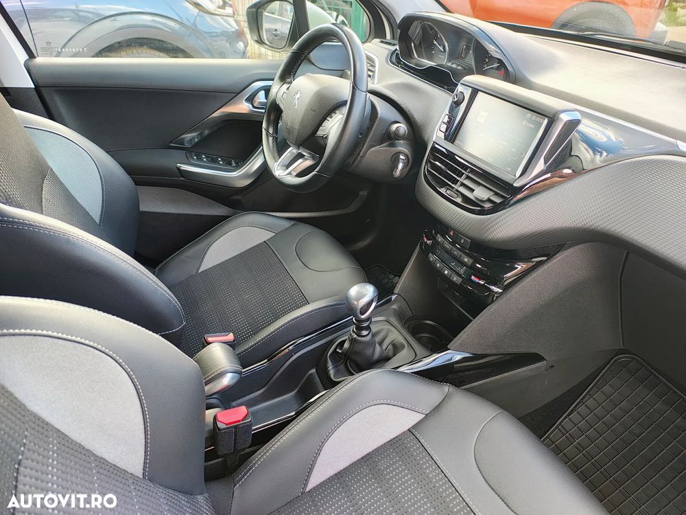 Peugeot 2008 PureTech 130 GPF Stop&Start Allure - 19
