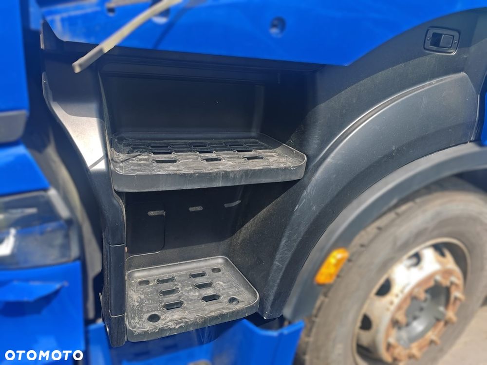 KOMPLETNA GÓRNA STOPNICA LEWA IVECO S WAY - 3