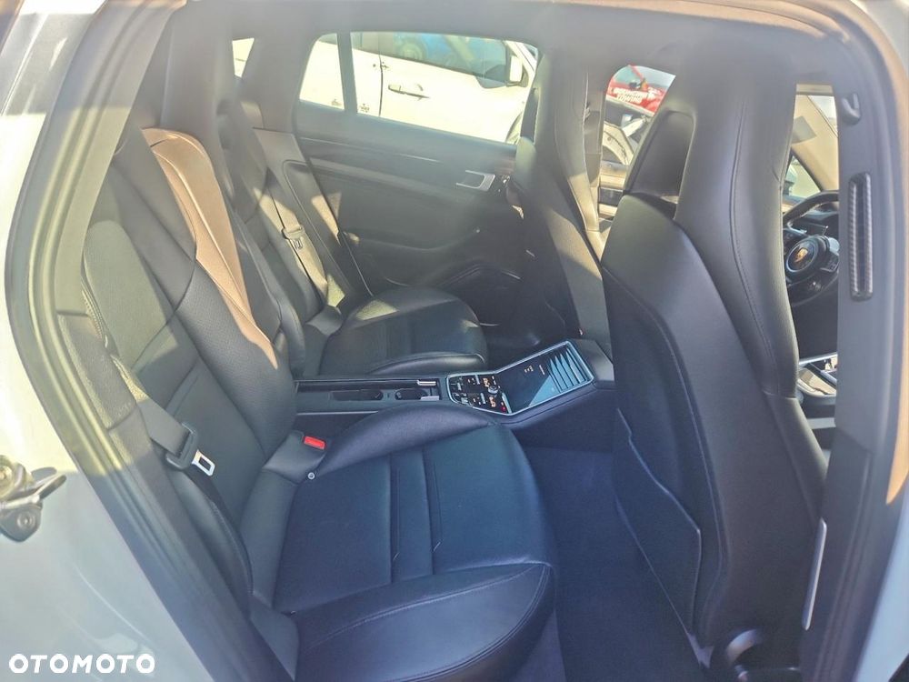 Porsche Panamera 4 - 11