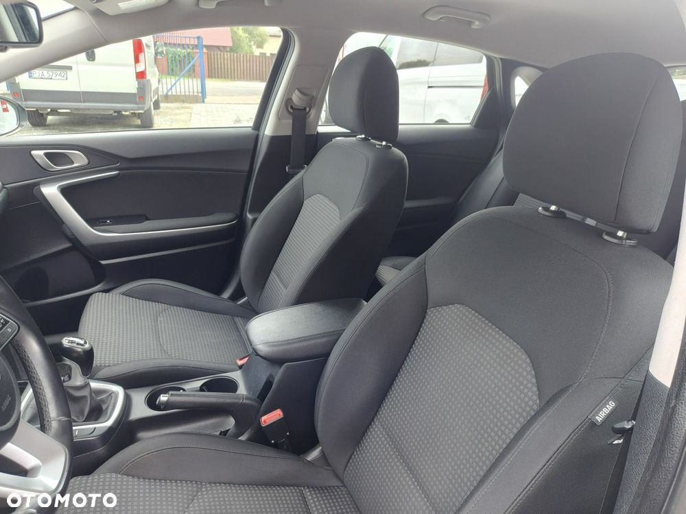 Kia Ceed - 16