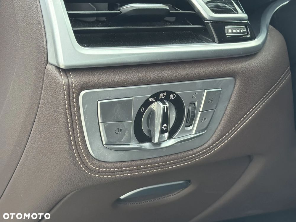 BMW Seria 7 740d xDrive mHEV sport - 30
