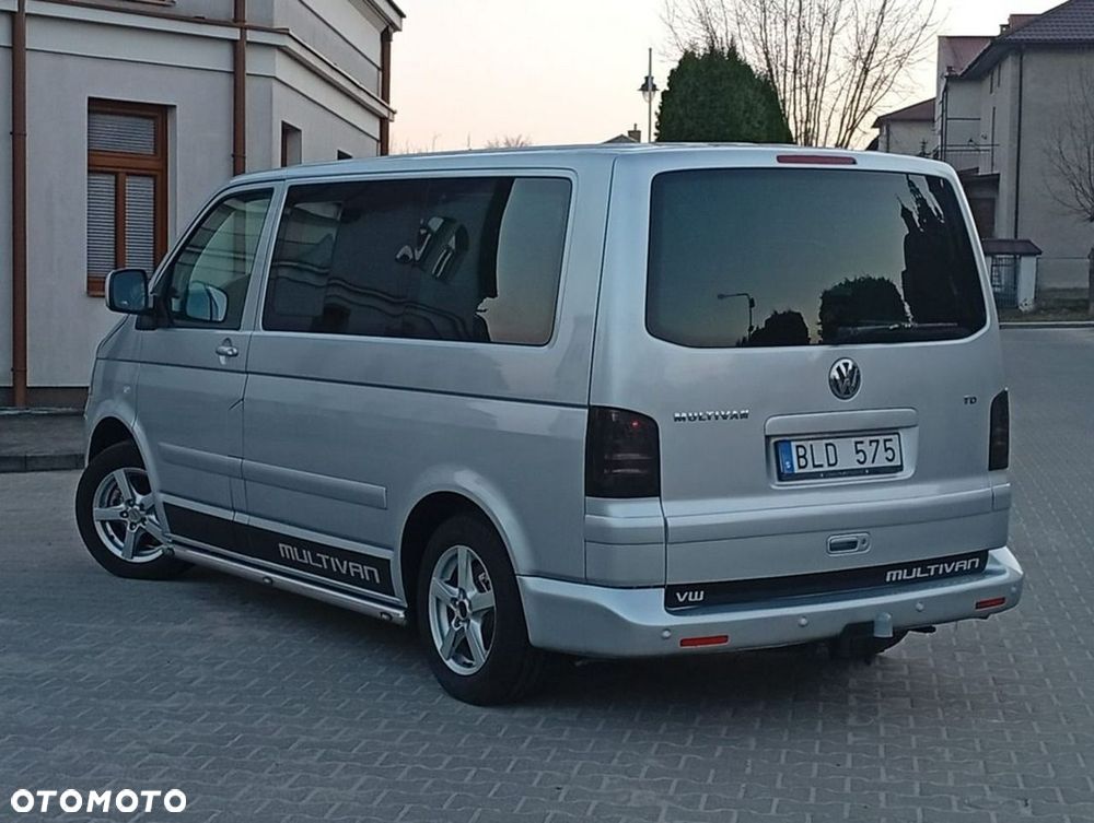 Volkswagen Multivan - 10