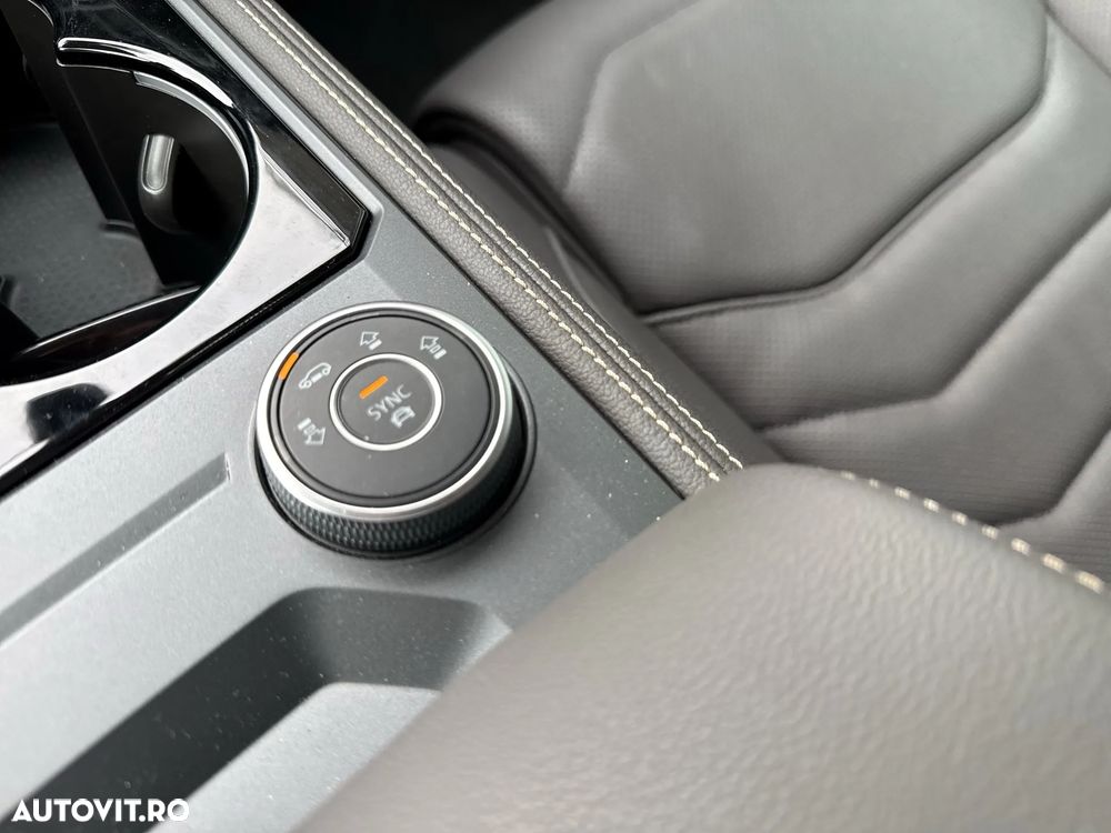 Volkswagen Touareg V6 TDI 4MOTION Elegance - 27