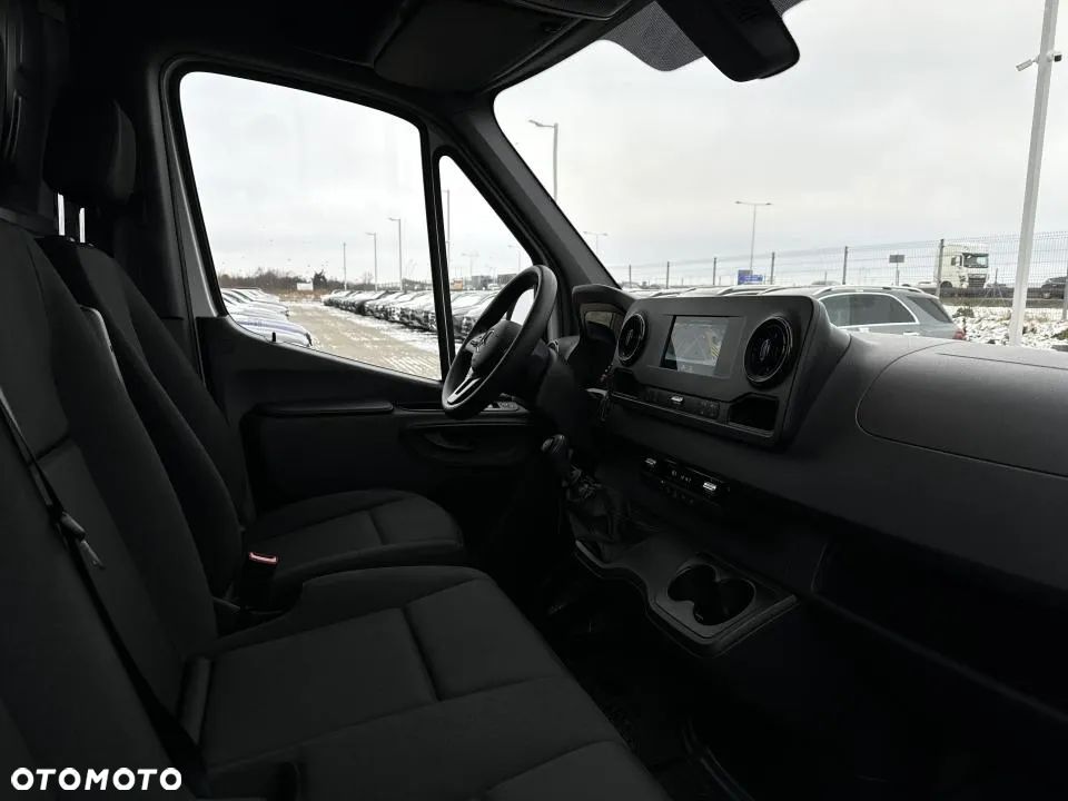 Mercedes-Benz Sprinter - 22