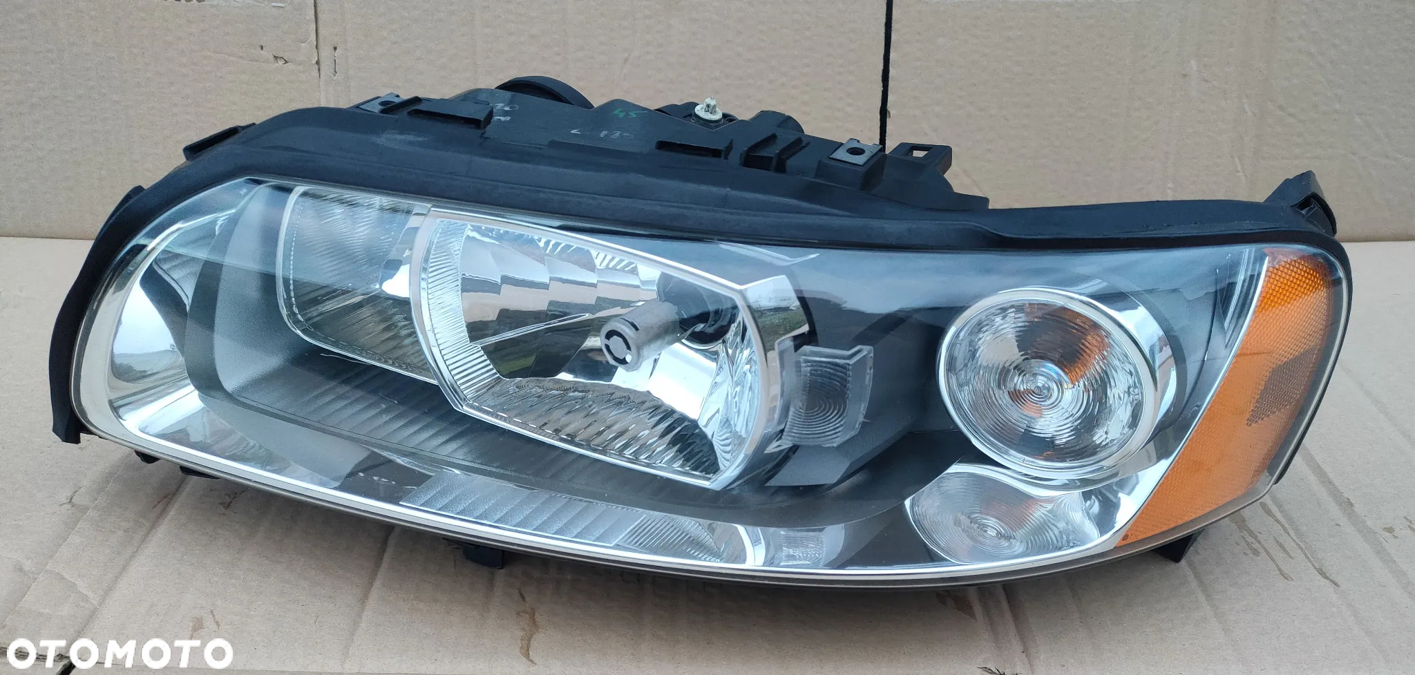 Xenon lewy lampa lewa Volvo V70 S60  2004- Europa - 2