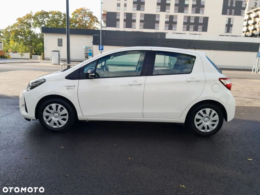 Toyota Yaris Hybrid 100 Active - 4