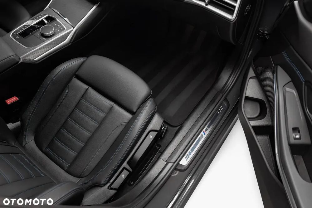 BMW Seria 3 320i - 26