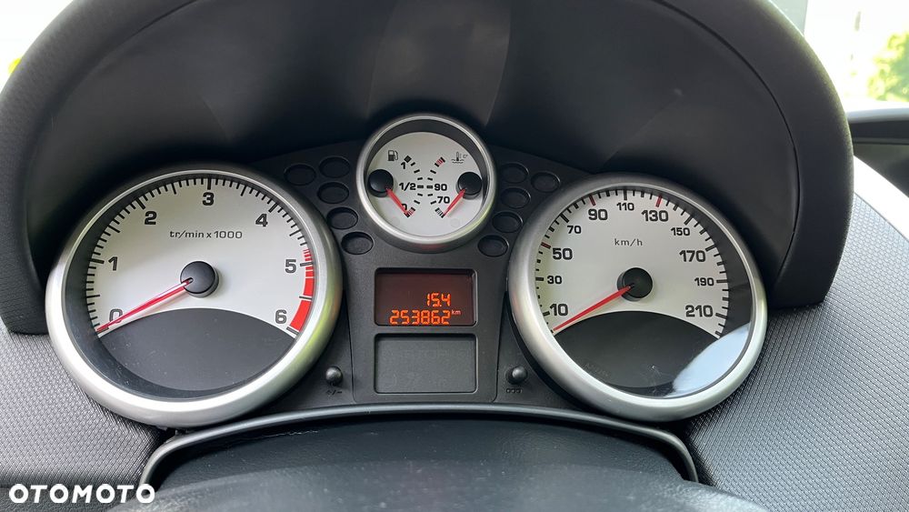 Peugeot 207 1.6 HDi - 14