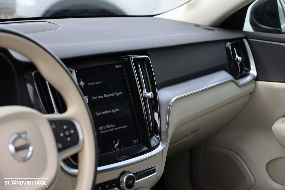 Volvo V60 2.0 T8 AWD TE Momentum Plus - 15