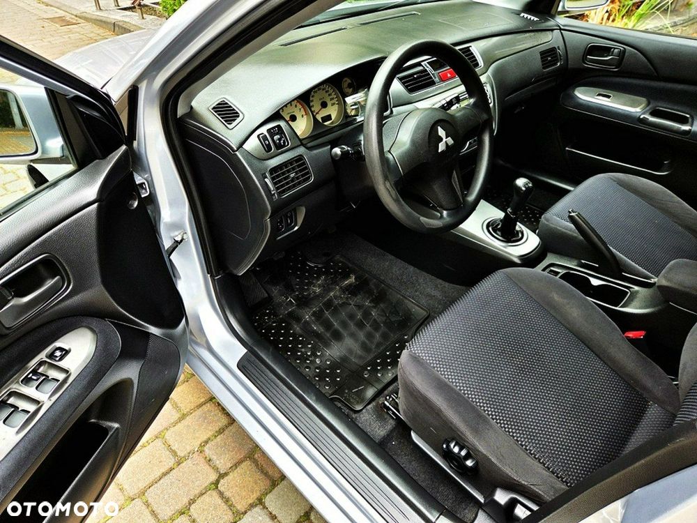 Mitsubishi Lancer - 7