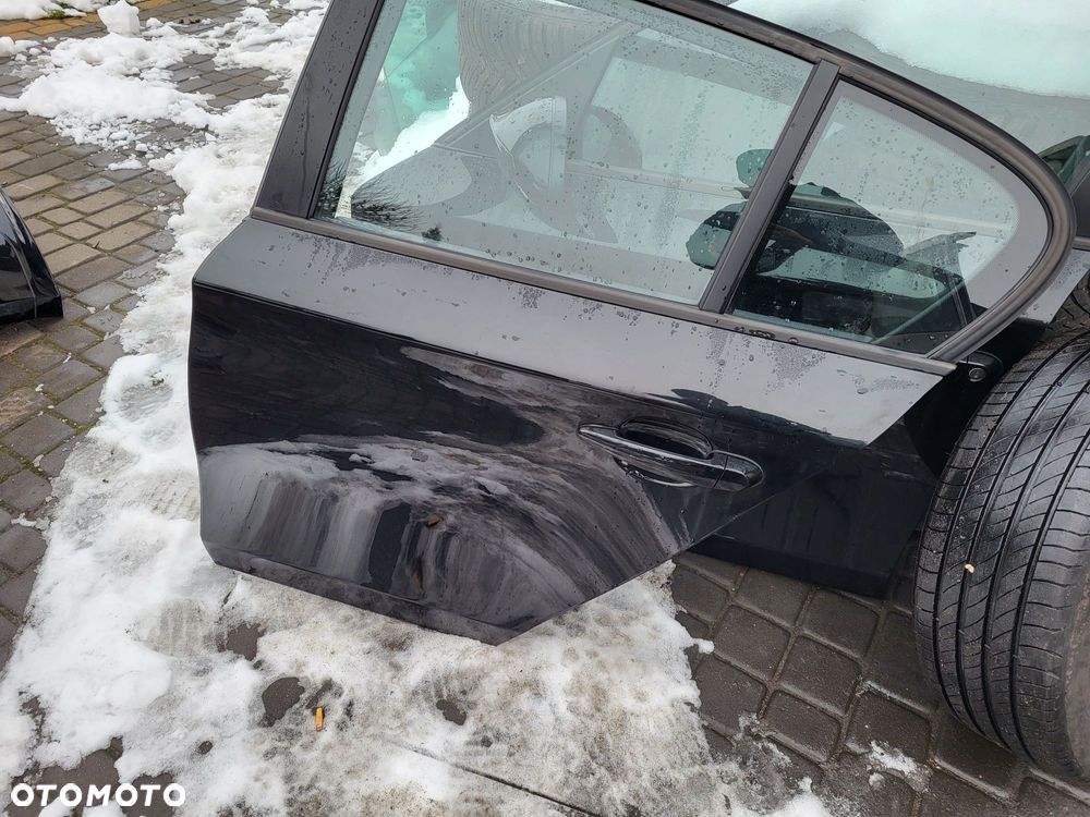 Drzwi tylne lewe bmw e87 2009r lakier Schwarz kompletne w kolor