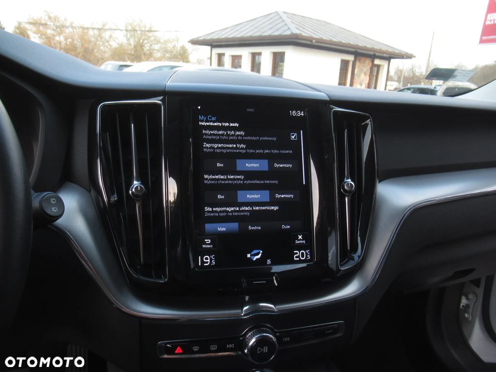 Volvo XC 60 T4 Momentum Pro - 25