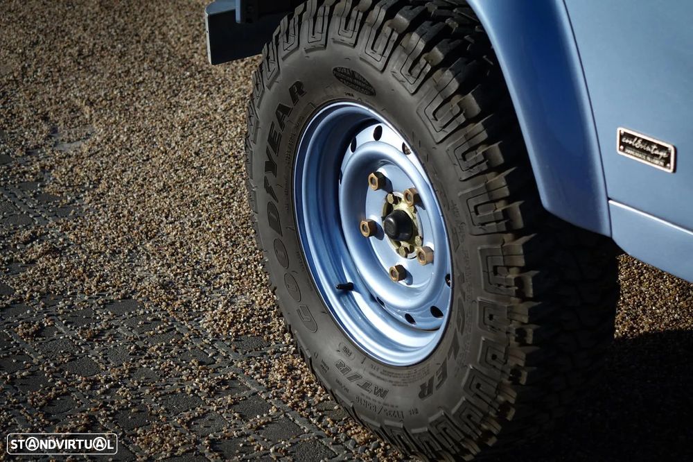 Land Rover Defender - 7