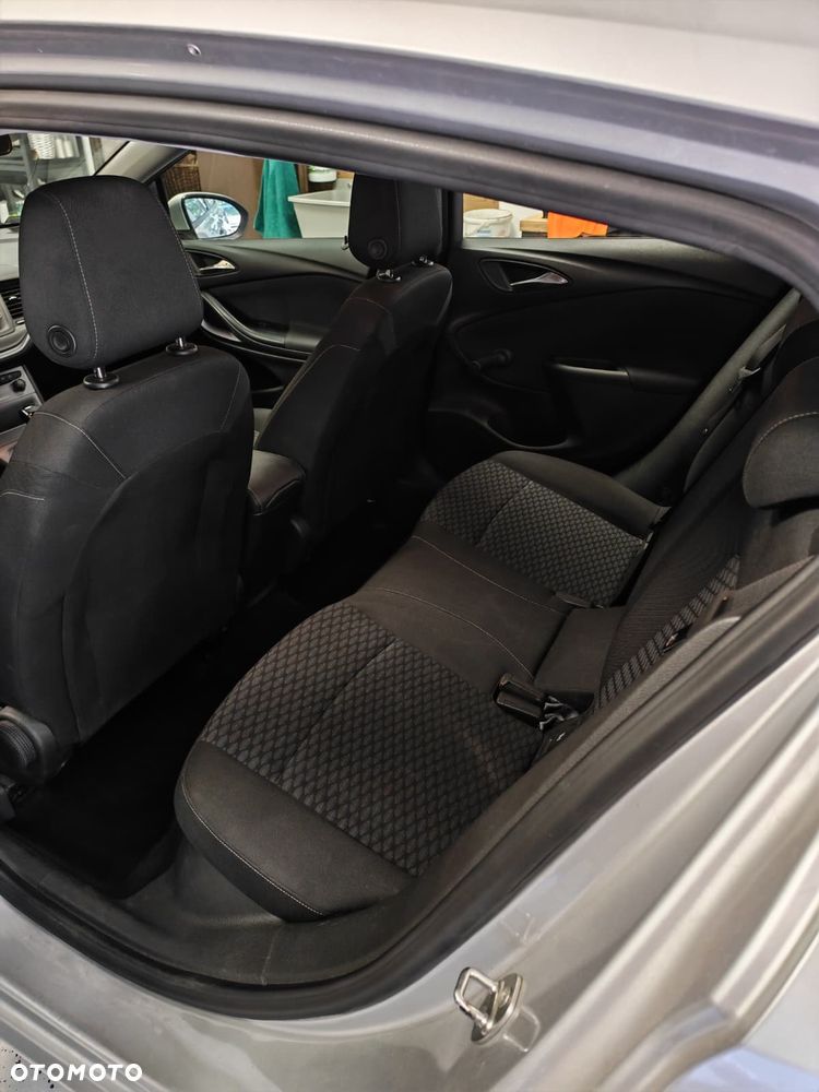 Opel Astra 1.6 CDTI Essentia - 11