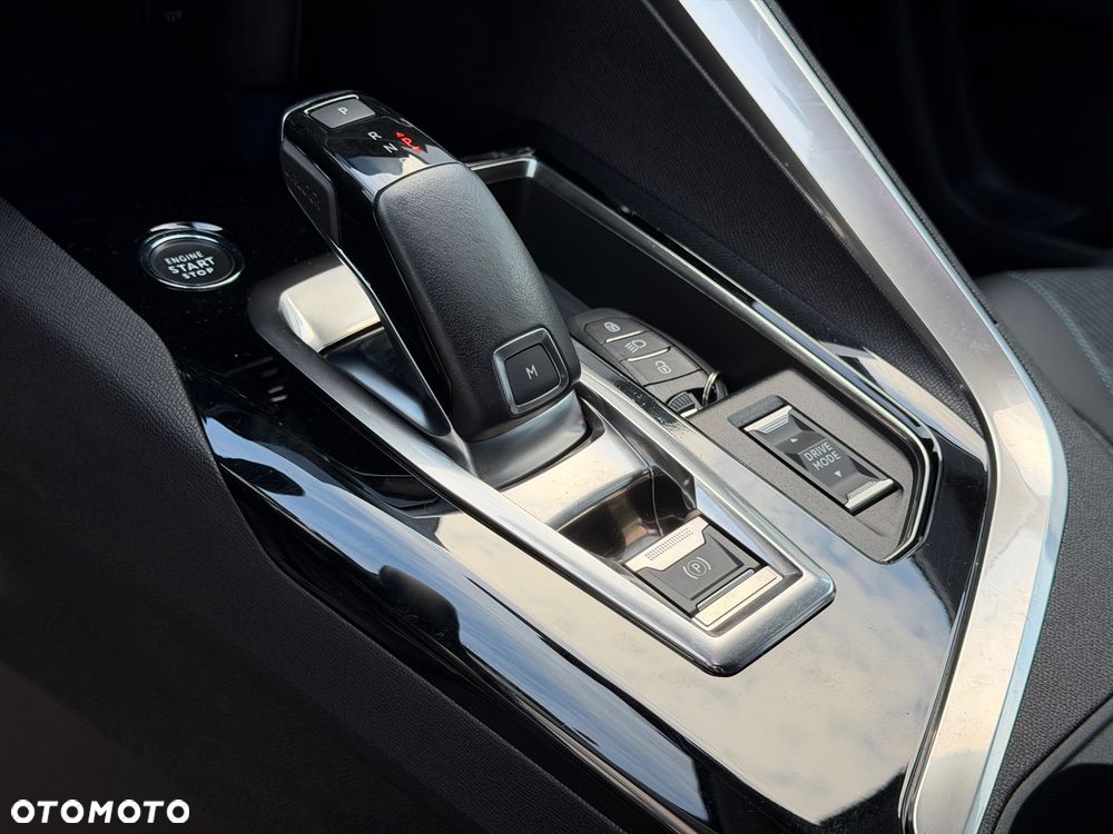 Peugeot 3008 BlueHDi 130 Stop & Start EAT8 Allure - 23
