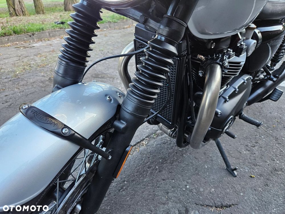Triumph Bonneville - 10