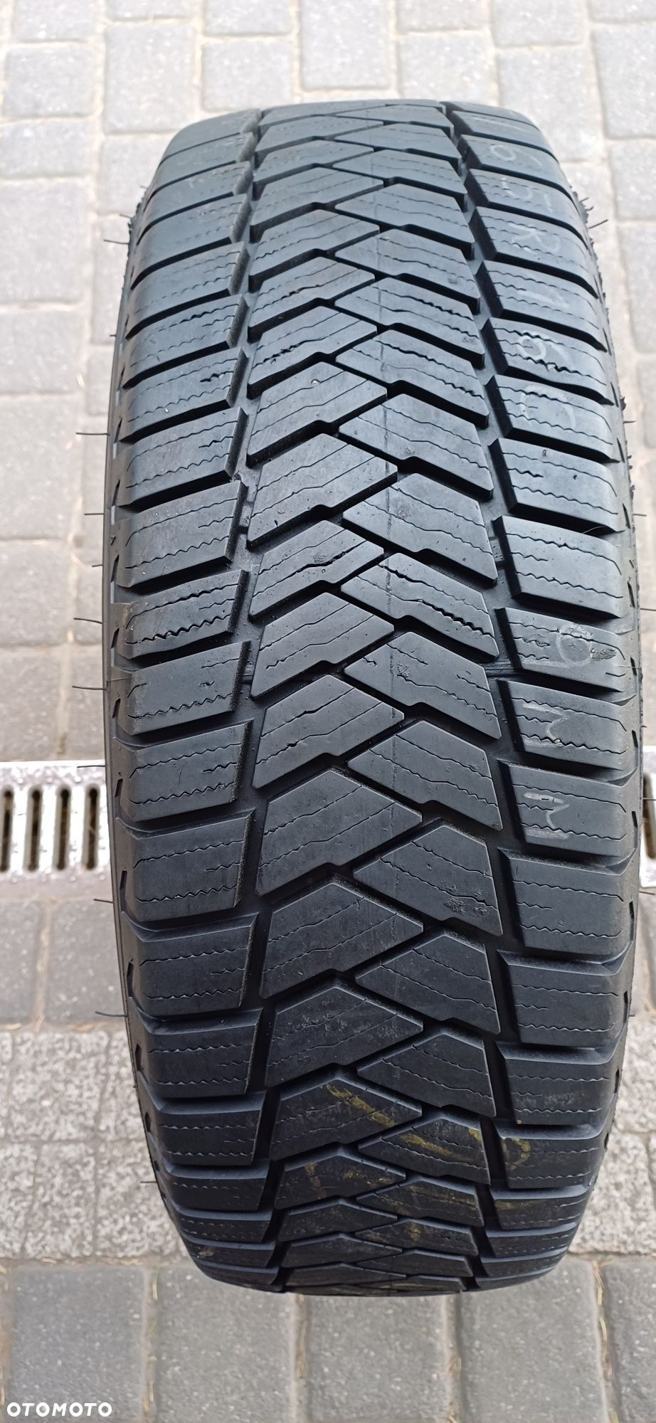BRIDGESTONE 215/65R16C 109/107T , pojedyńcza opona wielosezonowa. - 2
