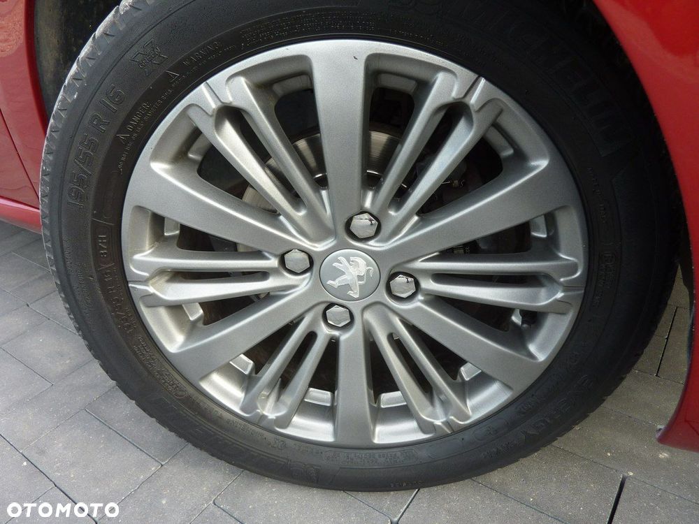 Peugeot 208 - 36