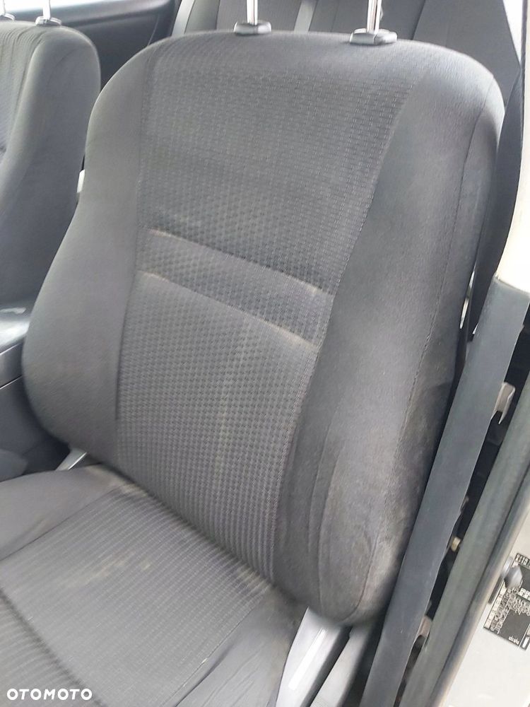 Toyota Corolla E12 fotel lewy przód 5D - 6