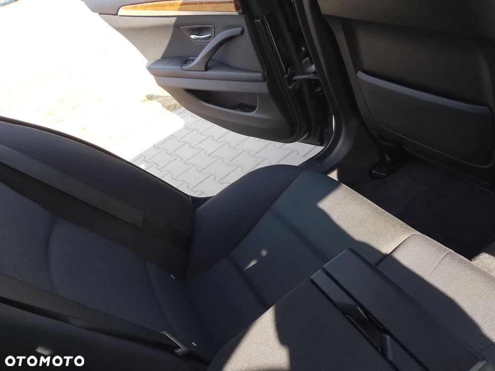 BMW Seria 5 523i - 17